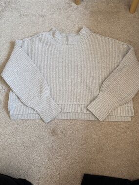 Cropped Ribbed Mock Neck Sweater - Light Beige/Gray
